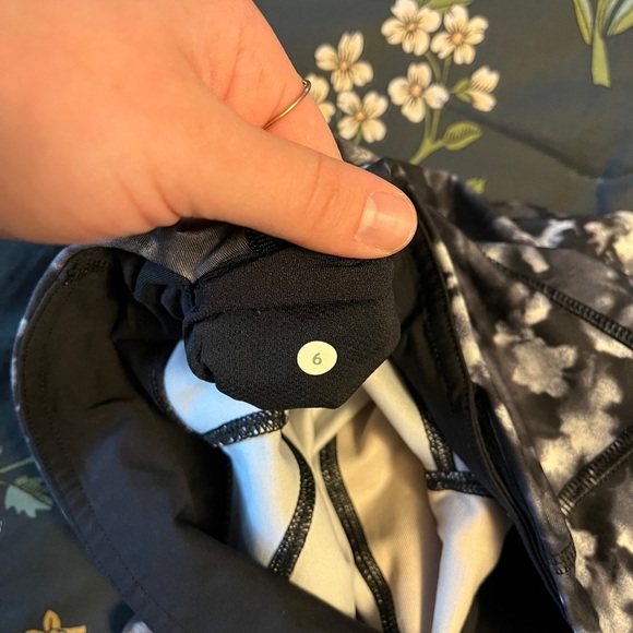 Lululemon biker shorts - Picture 4 of 4